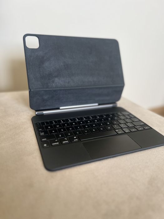Tablet iPad Air 11” 2024, 256GB Szary + Klawiatura Magic + Rysik Pro