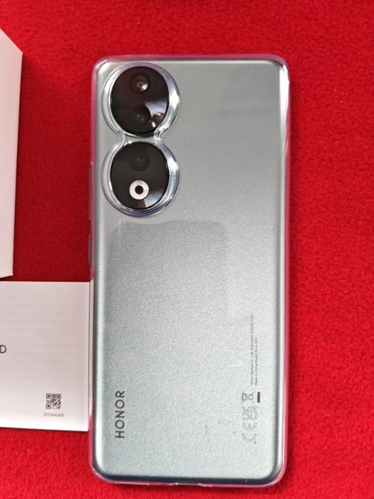 Смартфон honor 90. Памяти 12-256 гб.Камера 200мп.