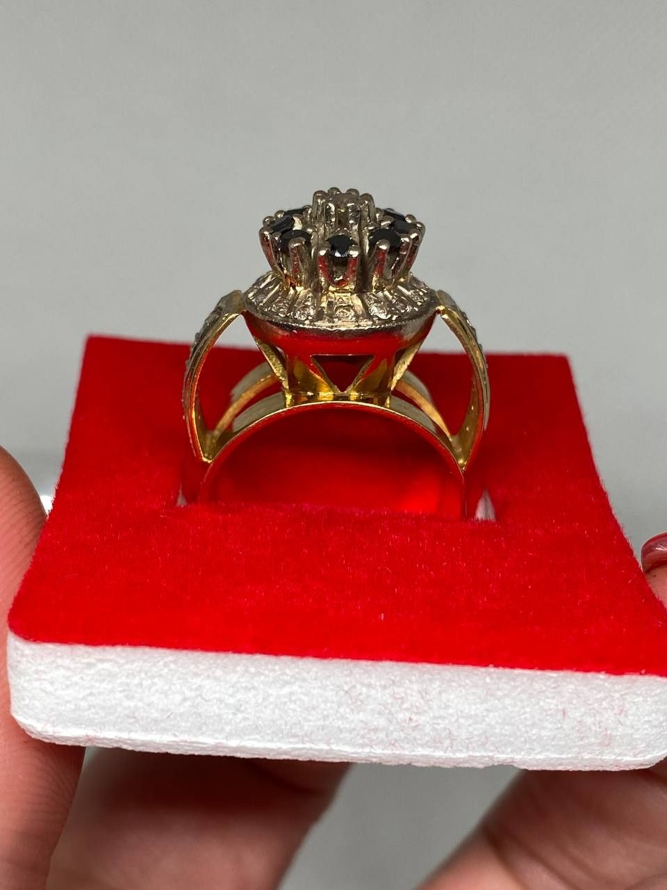 Золотой набор с бриллиантами 2,41ct. Перстень и серьги советских времё