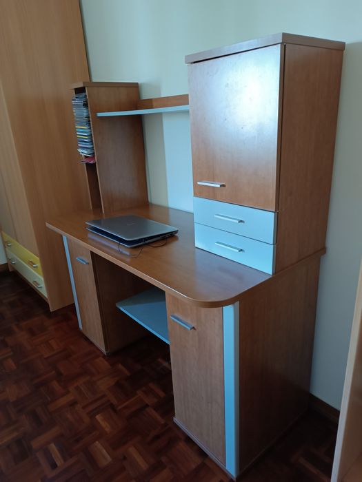 Secretaria de ótima qualidade como nova!!