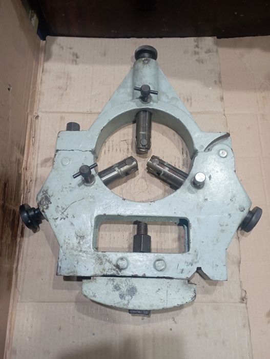 Люнет к токарному станку