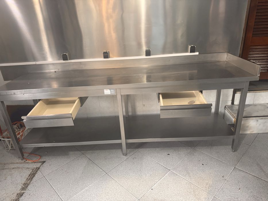 Vendo bancada inox nova