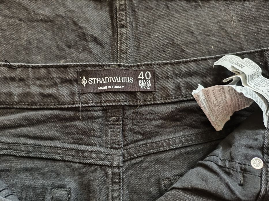 Чорна спідниця Stradivarius