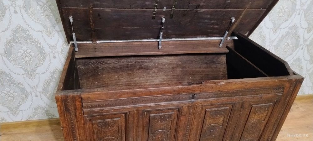Skrzynia z litego drewna