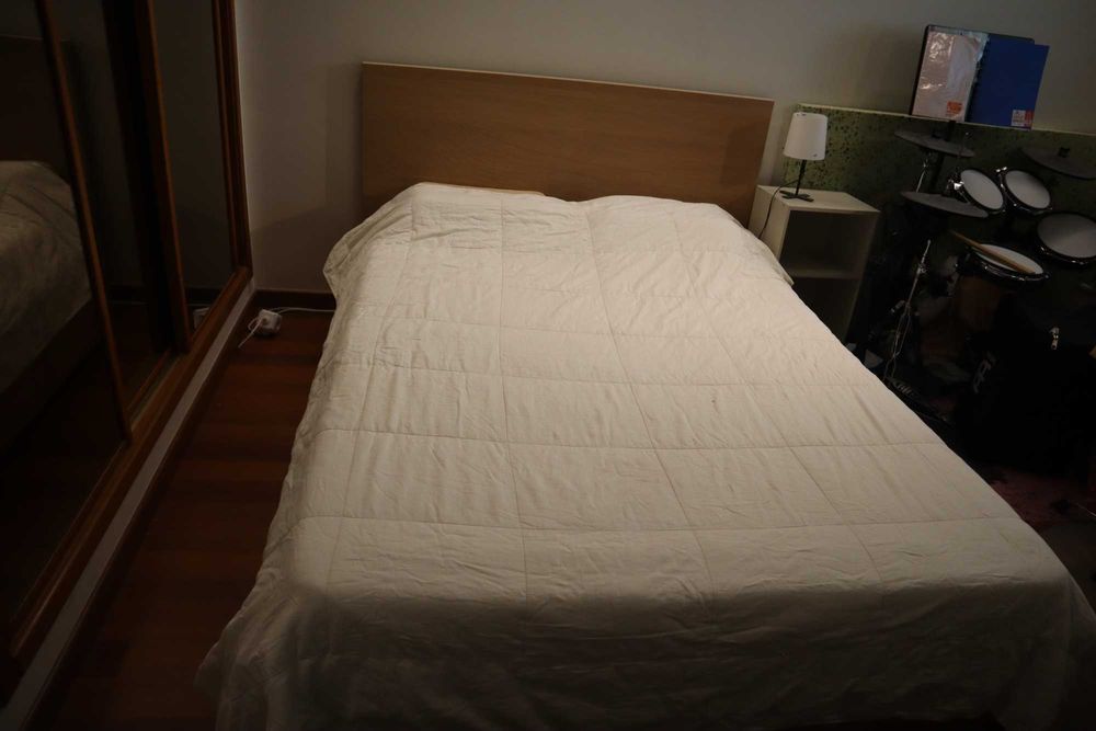 Cama de casal MALM (IKEA) com 4/gavetas bem conservada