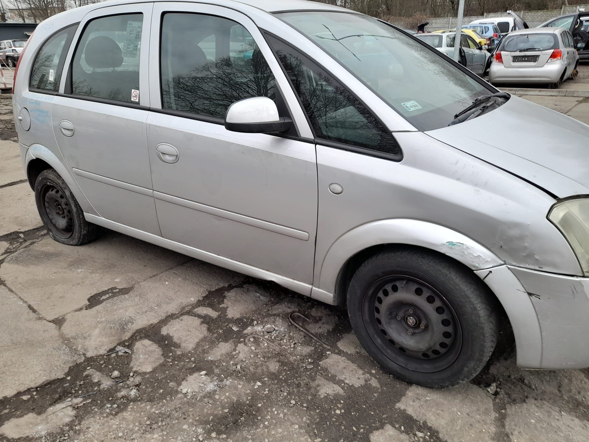 Opel Meriva 1.4 benzyna 66kW/90KM maska przòd 152