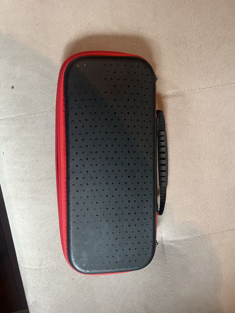 Nintendo Switch plus etui kontrolery Hori