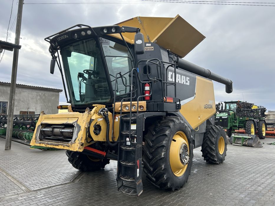 Комбайн Claas Cat Lexion 740