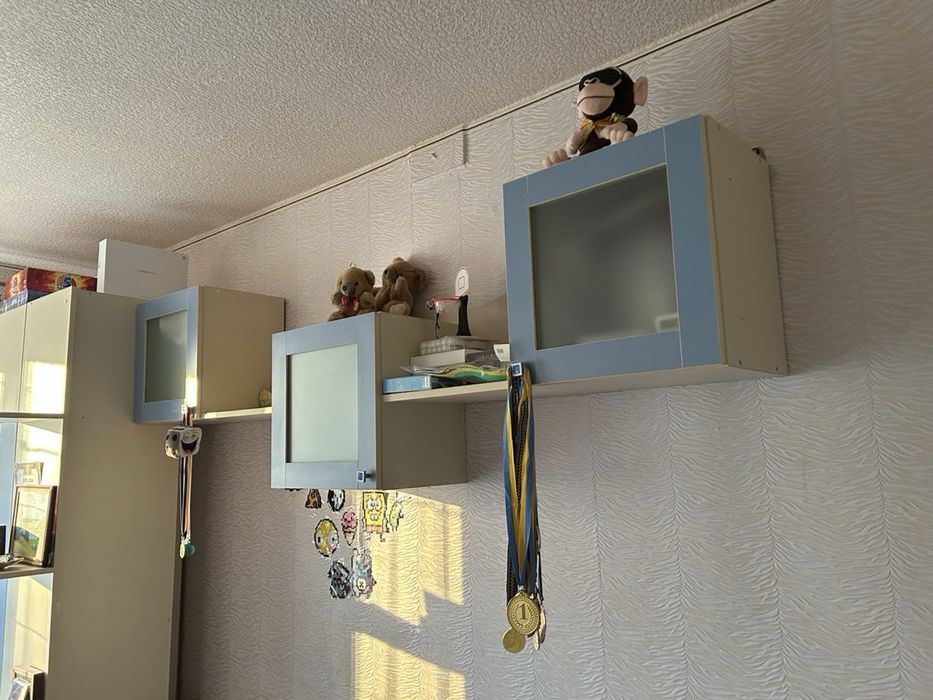 Комплект меблі в дитячу кімнату, кровать, компютерний с