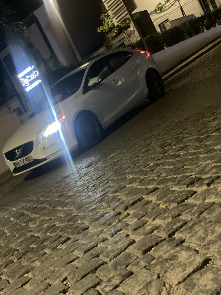 Volvo V40 D2 momentum