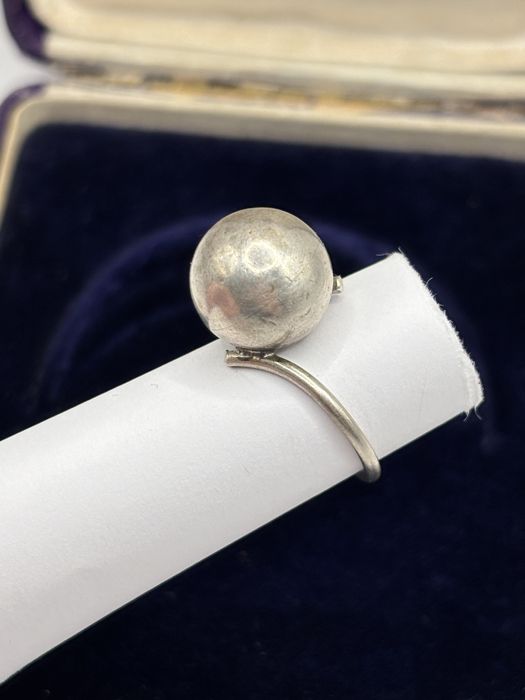 Pierscionek z kulką 1934