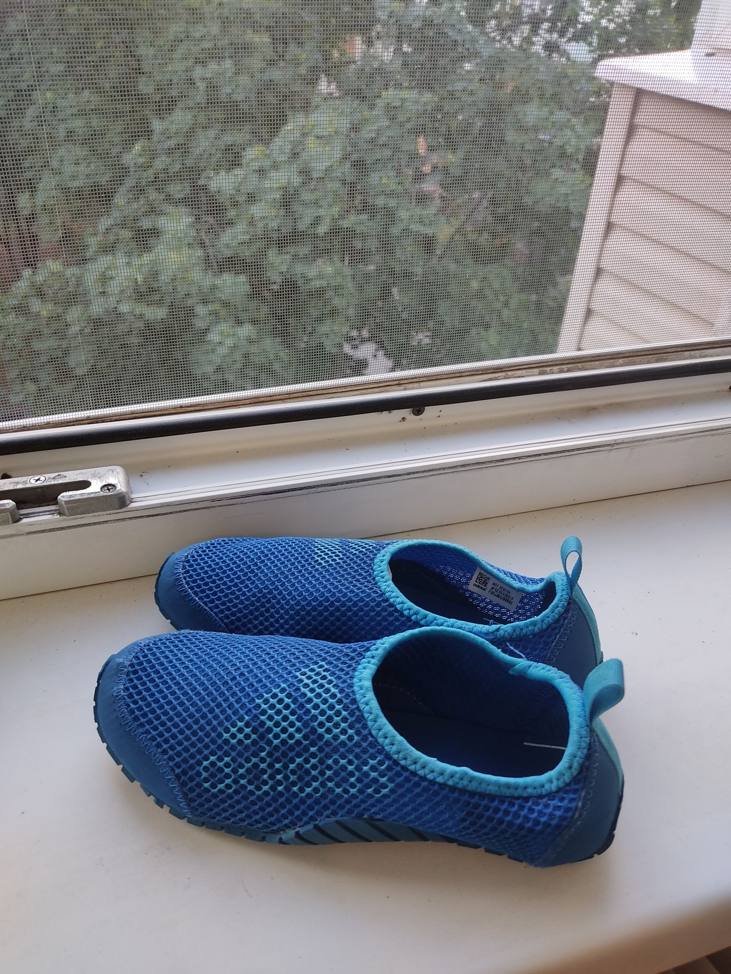 Продам детские коралловые тапочки для плавания Adidas , р. 33