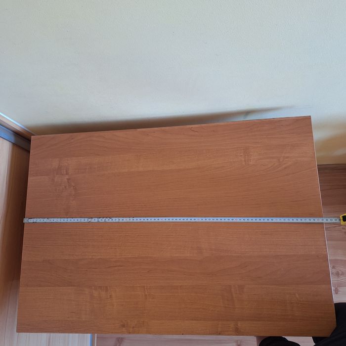 Biurko pod komputer laptopa