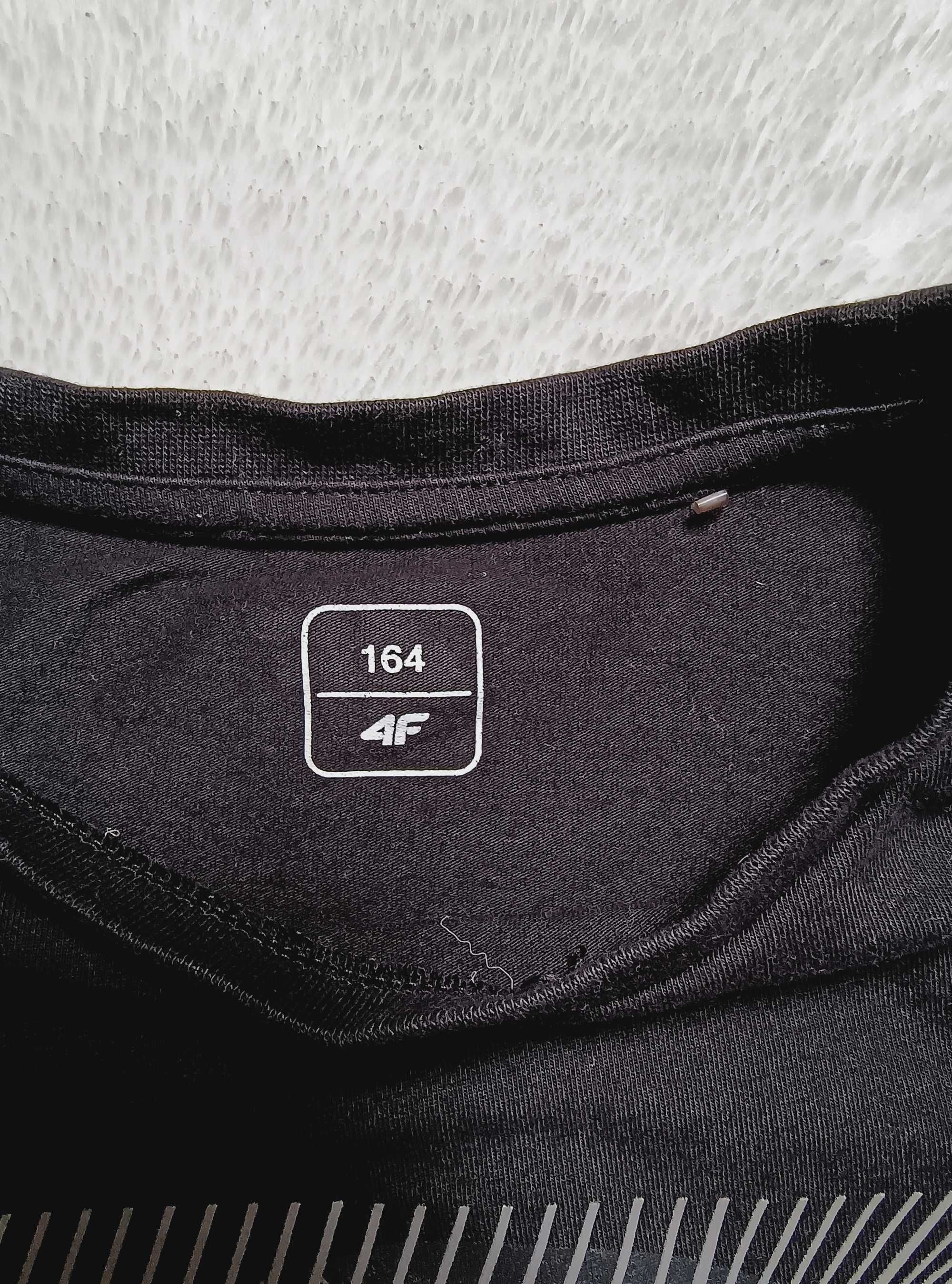 4F czarny t-shirt z białym nadrukiem 158 164 bawełna krótki rękaw lato