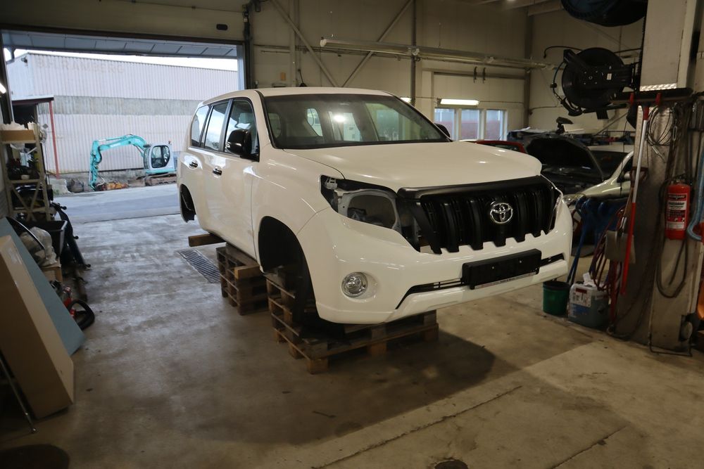 NOWA Karoseria Nadwozie Toyota Land Cruiser 150 Rok 2017