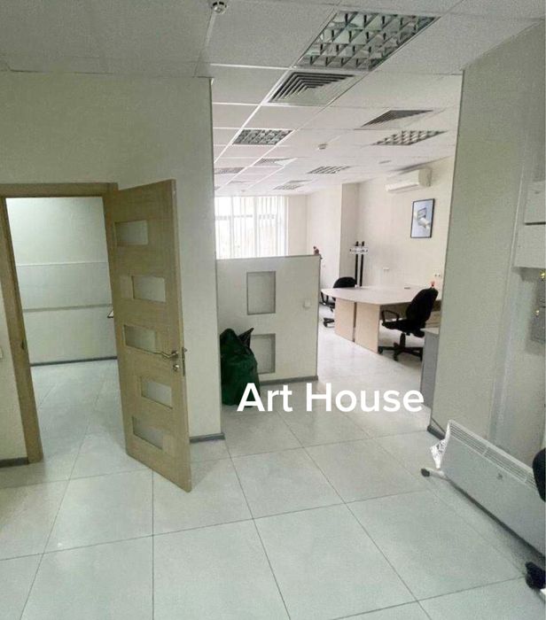 Окремий вхід, 2 кабінети+кухня, 1 поверх, Ахматової 22, офісні меблі