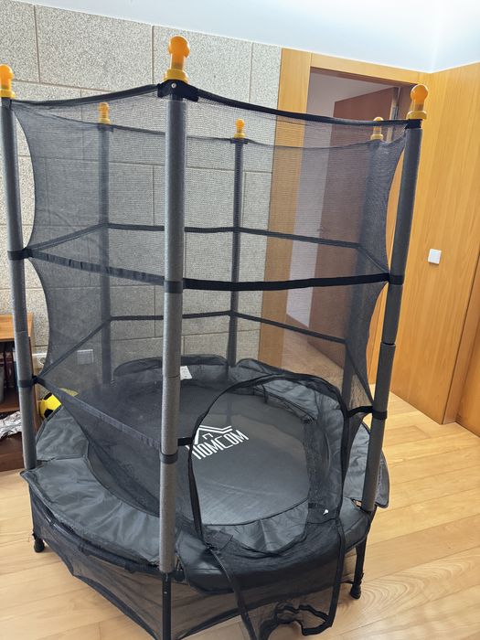 Trampolim para crianca