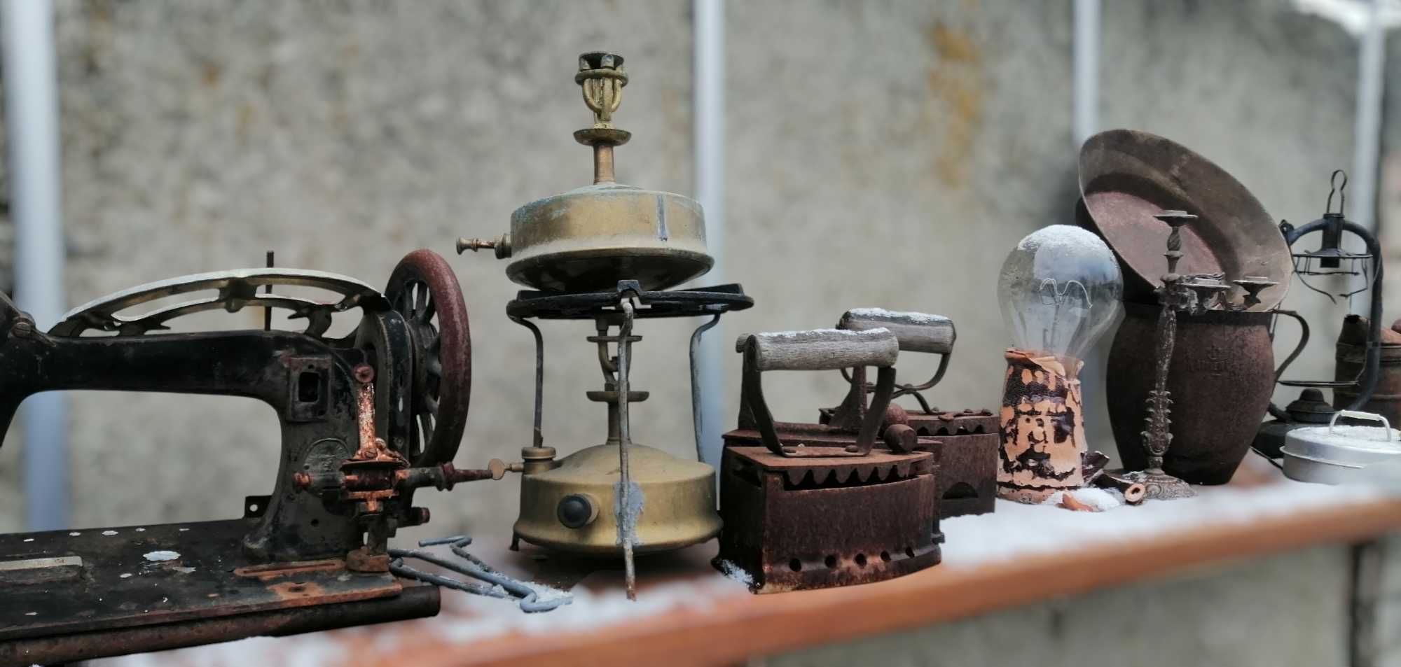 Антикваріат/ старовинні речі.