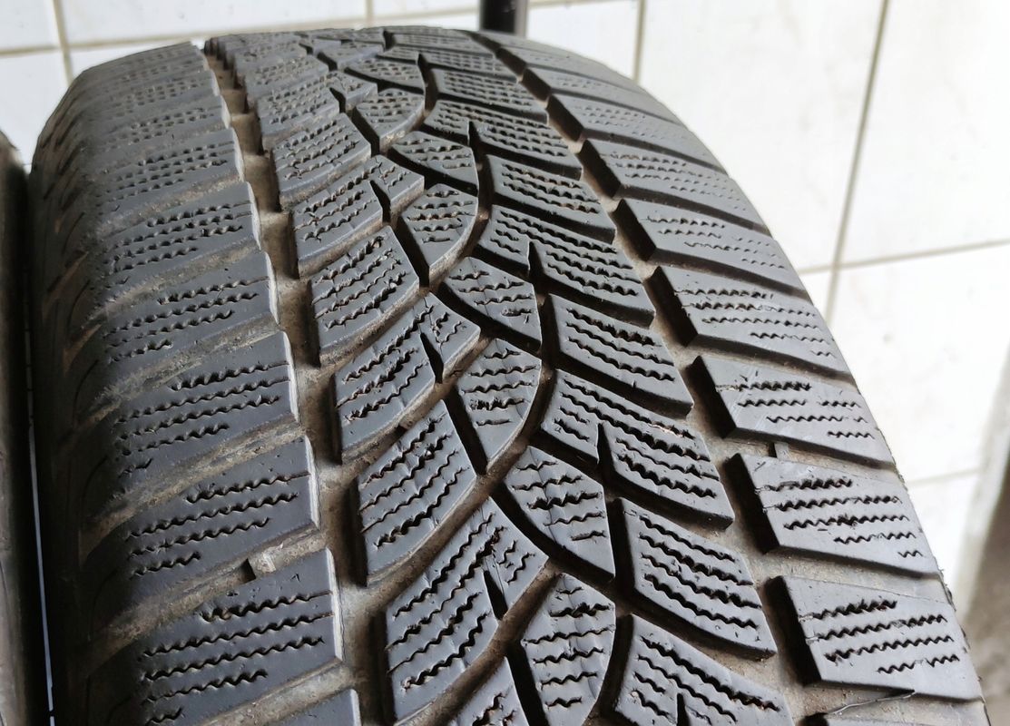 2x 215/55r17 Goodyear UltraGrip Performance+ 98v 2021/22r C/B/71dB