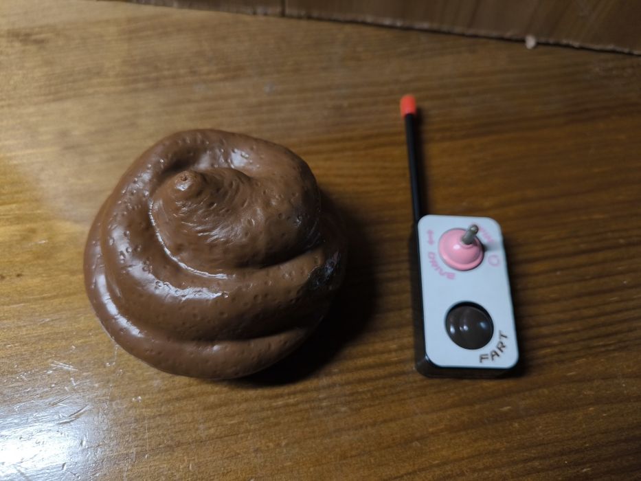 Robô Coco com Comando.
Brinquedo divertido em forma de coco com contro