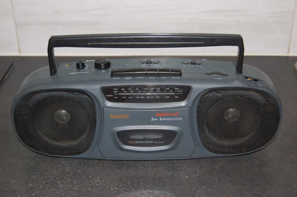 Radiomagnetofon SANYO Bass X Pander