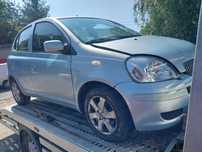 Posiadam czesci toyota yaris  1 lift 2005r 1.3 kolor 8r0
