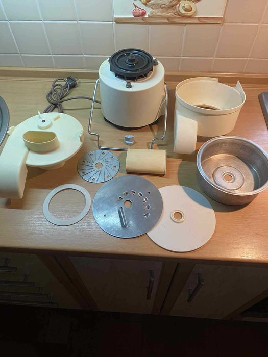 Електро соковитискач СВСП-202 соковижималка