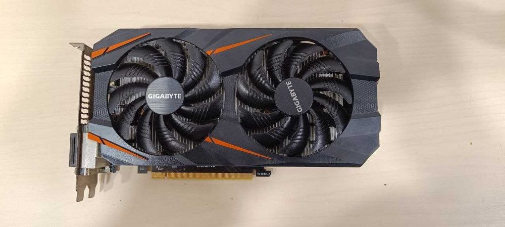 Placa gráfica GIGABYTE GTX 1060 6GB em excelente estado