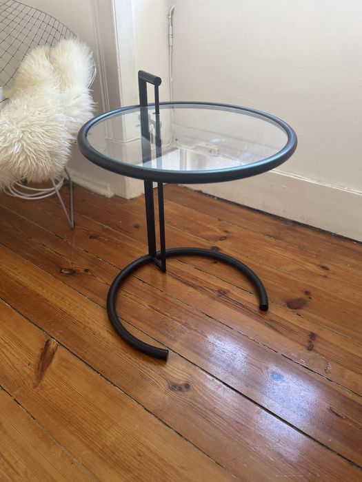 Mesa de apoio de vidro e aço ajustavel Eileen Gray