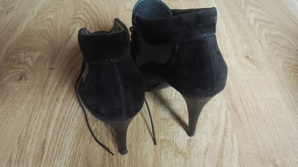 buty, botki w kolorze brązu/czekolady - wysoka szpilka; retro