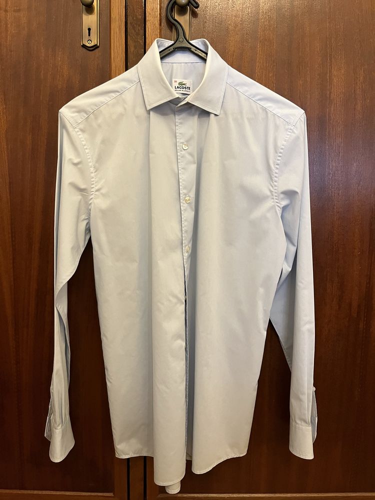 Camisa Lacoste M (39) em azul claro