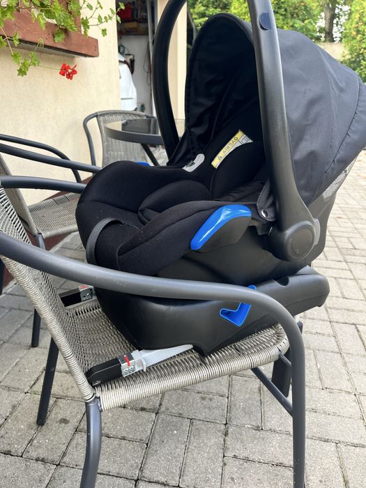 Fotelik samochodowy z baza ISOFIX