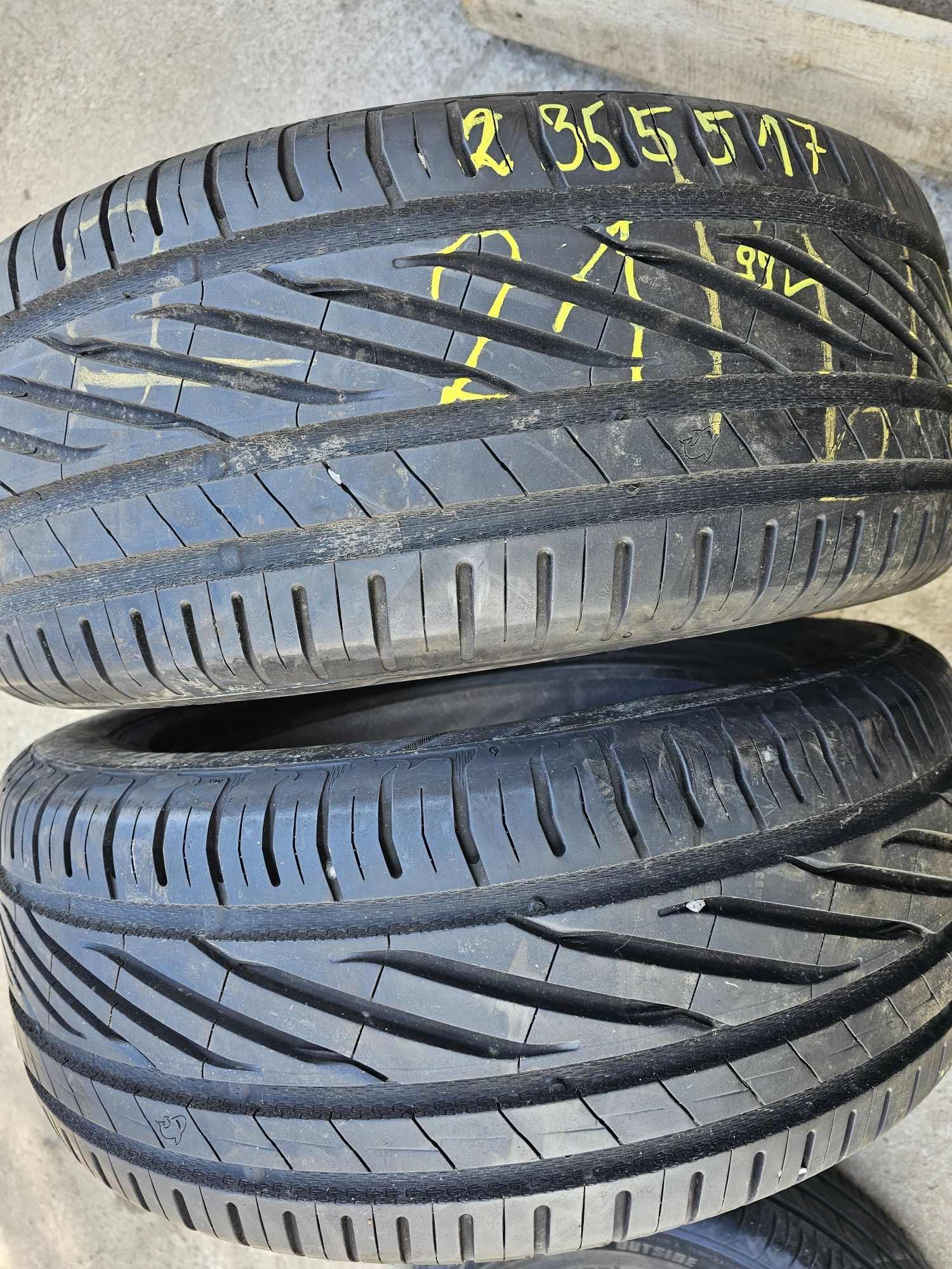 Opony Letnie-2szt- R17 235/55-8mm-Uniroyal