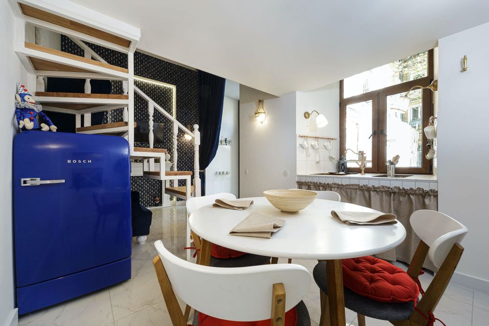 Новий дворівневий лофт у центрі