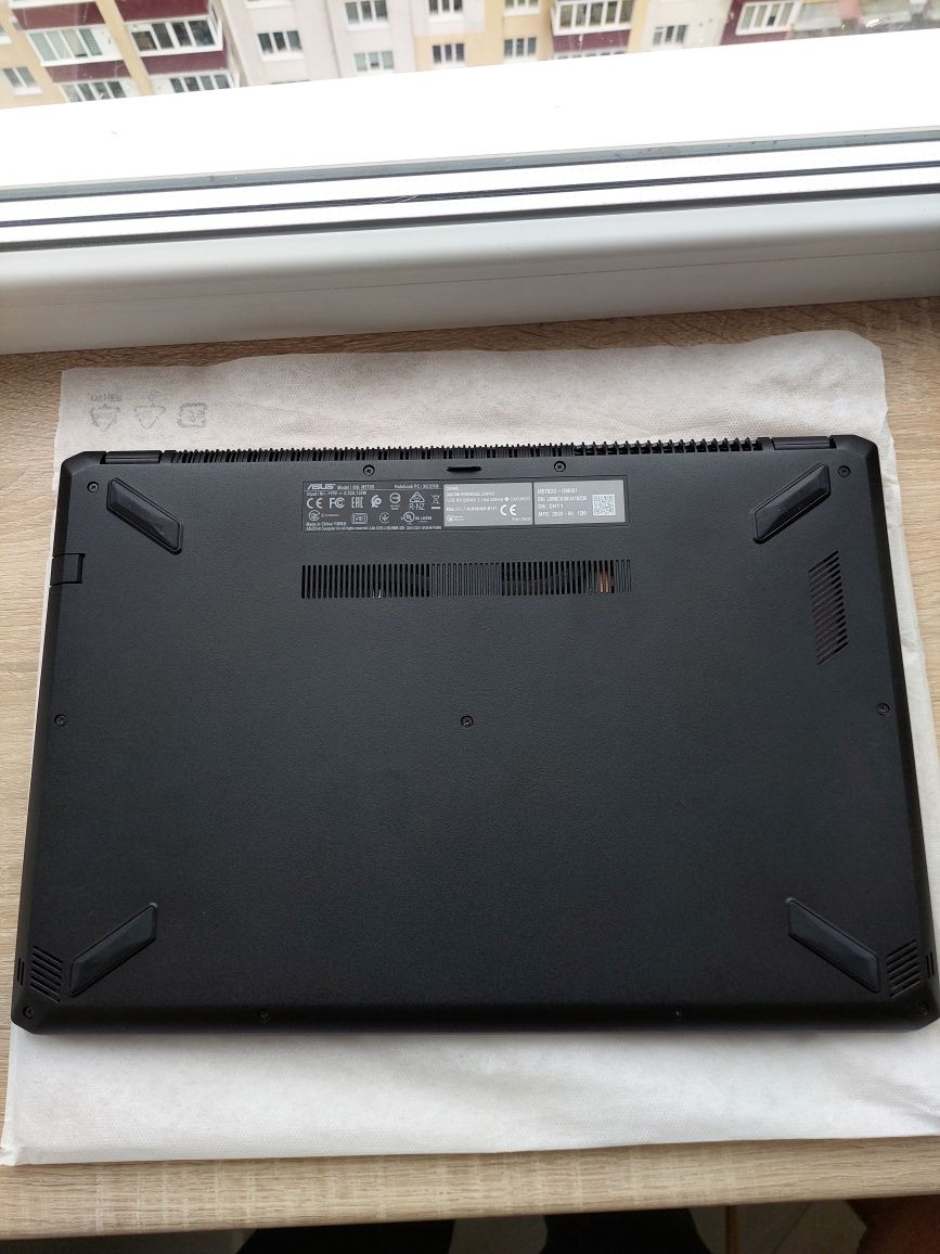 Ноутбук Asus M570DD-DM001 (ідеальний стан)