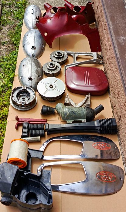 Ява: звезда ,поршня,д/сцепления накладки...