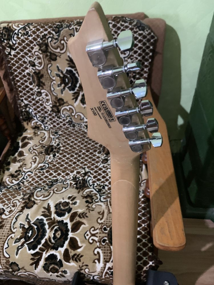 Электрогитара Cort X100 + комбик Cort CM15R