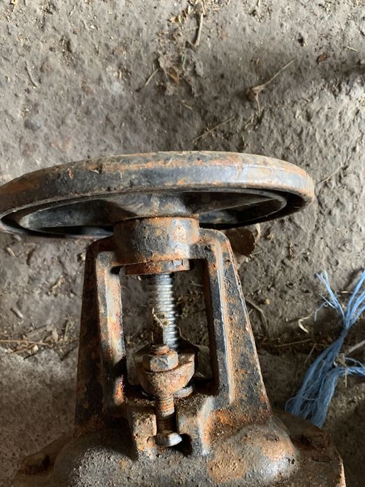 Задвижки 100 чугунні