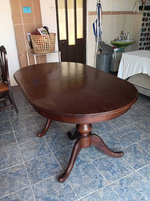 Mesa de madeira maciça estendível com 6 cadeiras