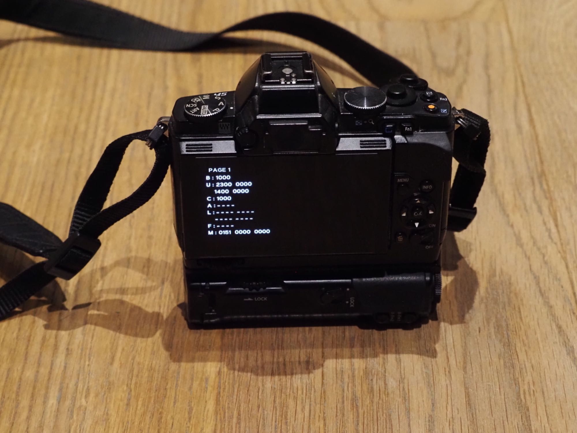 Olympus EM-5 mark I + grip HLD-6G + 4 baterie + lampa (11939 zdjęć)