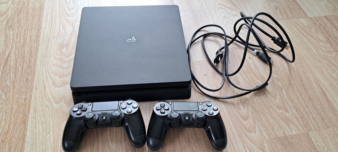 Playstation 4 slim 1 TB ps4 + 2 Pady oryginalne