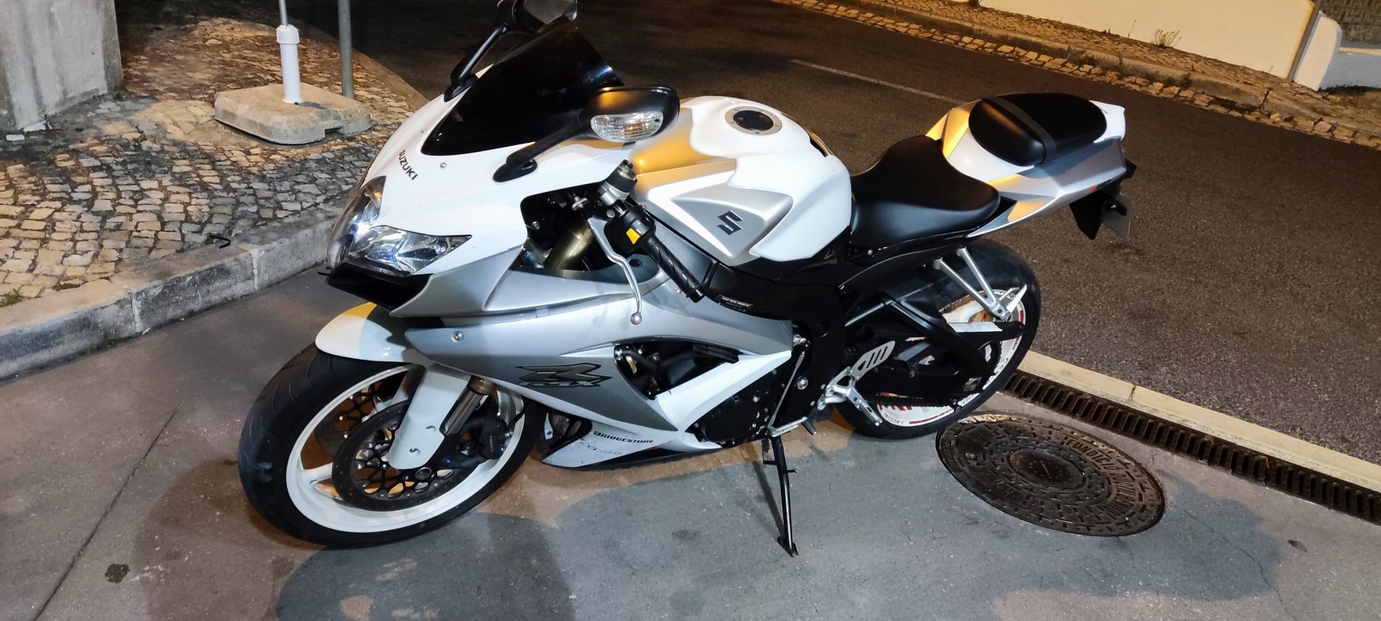 SUZUKI GSXR 600 K8