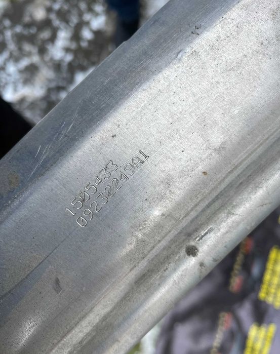 Підсилювач переднього бампера нижній Tesla Y 1505433-00-A усилитель