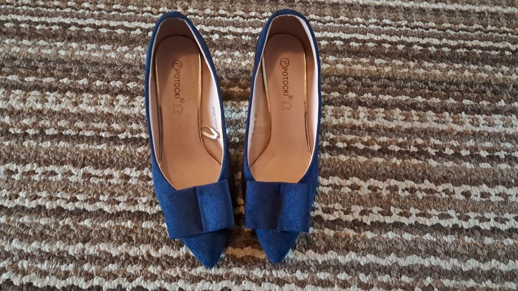 Eleganckie granatowe buty na słupku r. 37