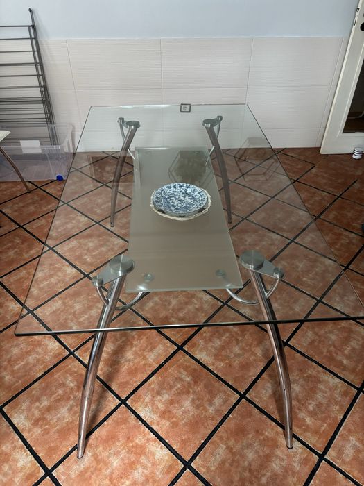 Mesa de cozinha em vidro