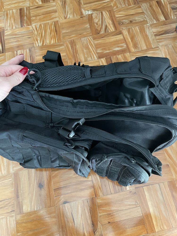 Mochila desportiva estilo militar