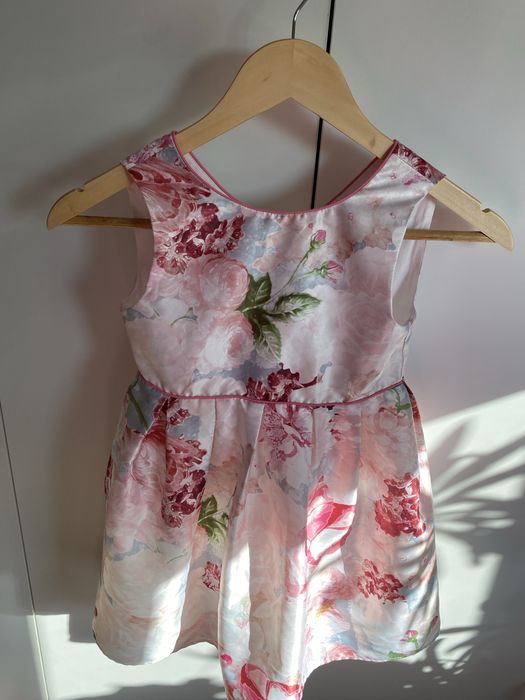 Дитяча святкова сукня з квітами на 5-6 років