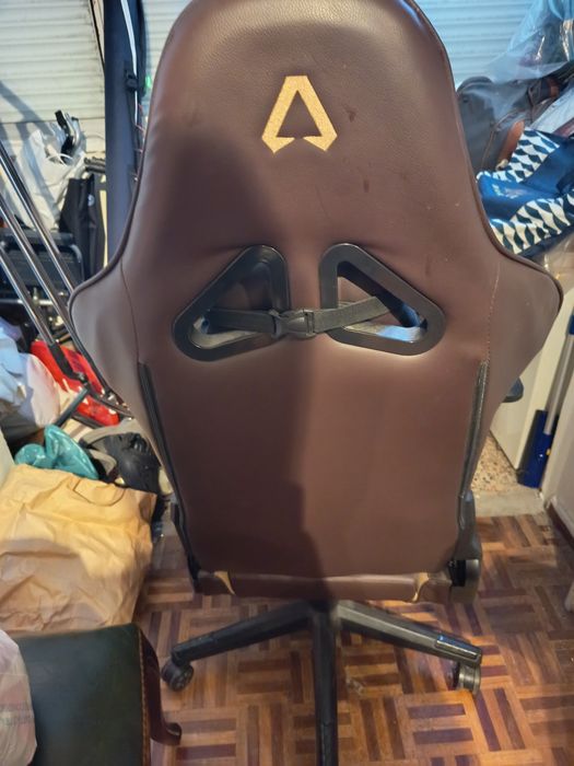 Cadeira gaming em excelente estado