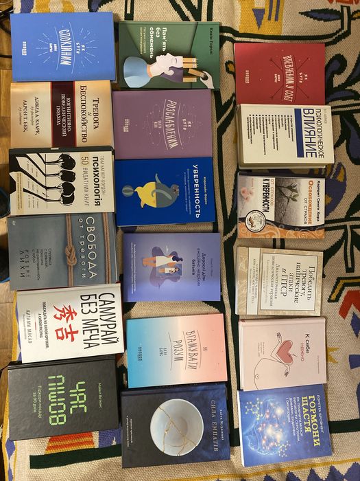 Комплект з 18 книг