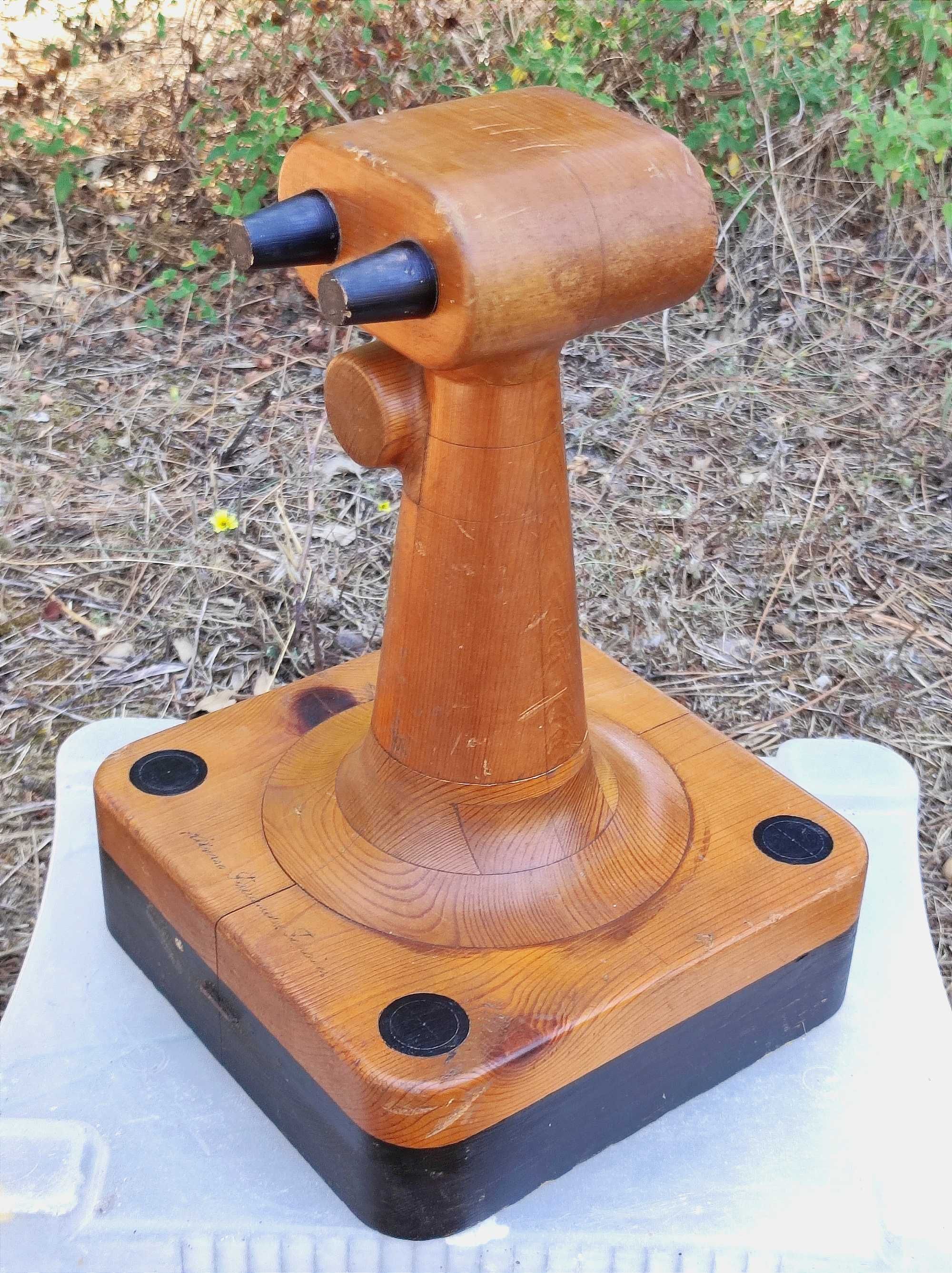 Escultura original madeira robot alien